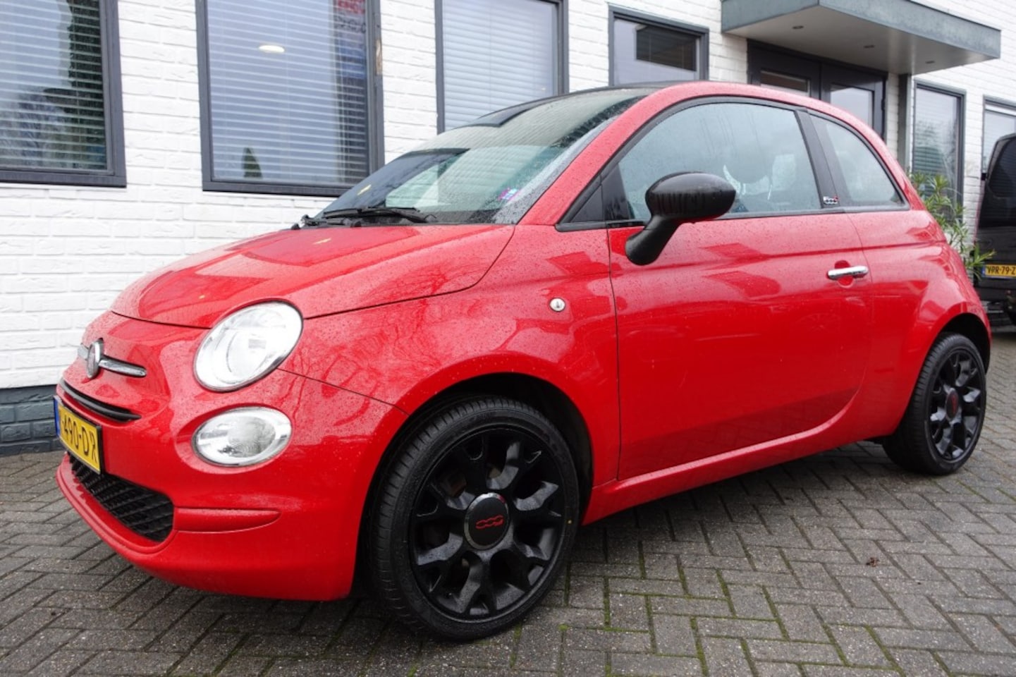 Fiat 500 C - 1.0 Black en Red Edition Hybride - AutoWereld.nl