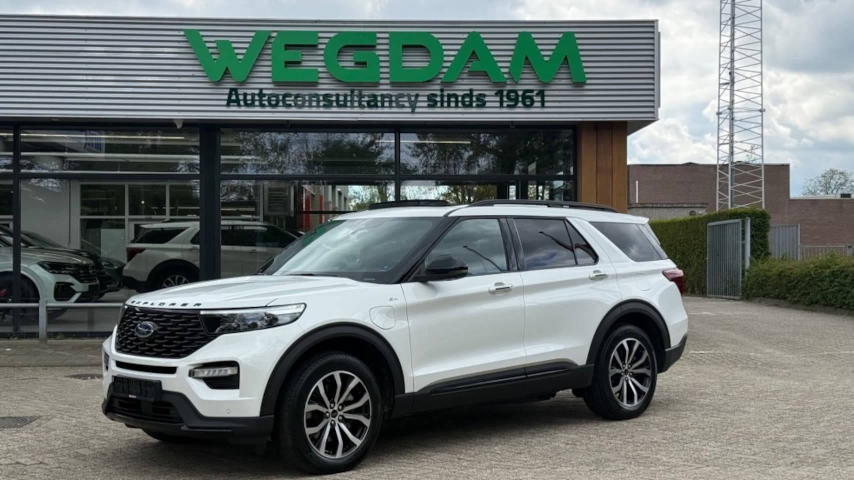 Ford Explorer - 3.0 V6 EB PHEV ST-LINE / 4J FORD GARANTIE / TREKHAAK - AutoWereld.nl