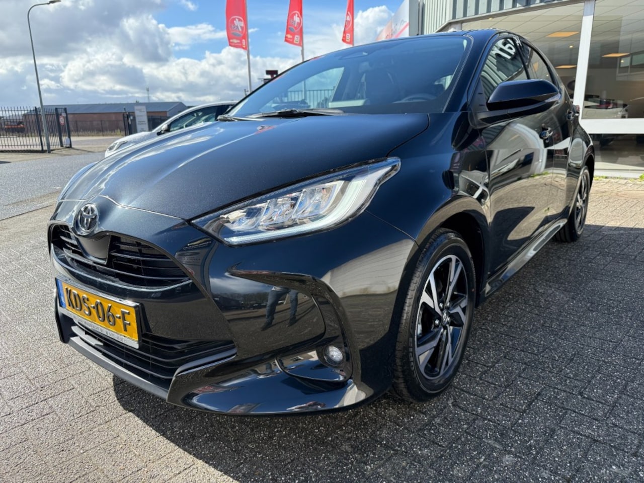 Toyota Yaris - 1.5 Hybrid 115 Dynamic RIJKLAAR MET GARANTIE - AutoWereld.nl