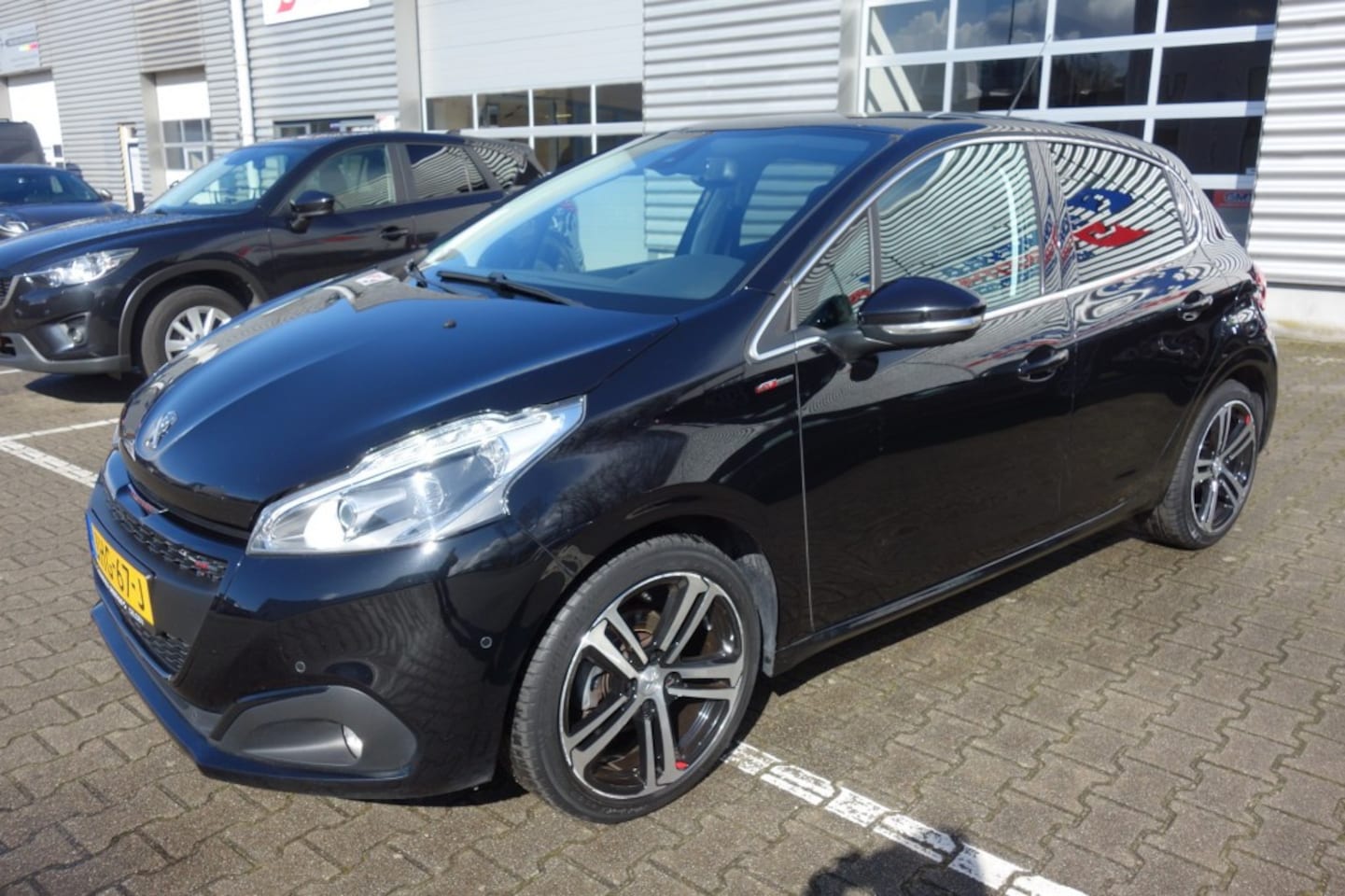 Peugeot 208 - 1.2 PureTech GT-Line 1.2 PURETECH GT-LINE, 19 Inch, Navi, Android Auto - AutoWereld.nl
