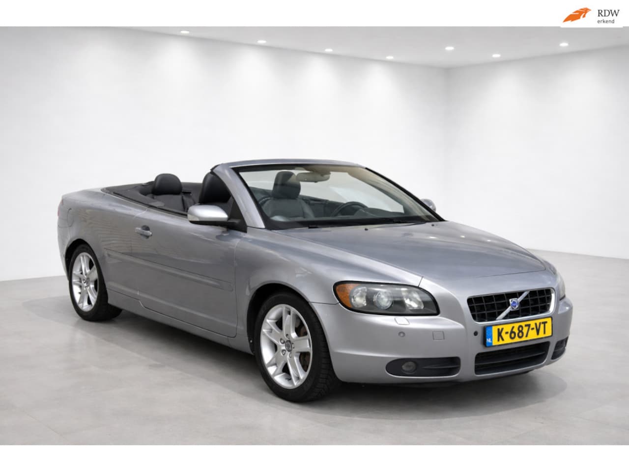 Volvo C70 Convertible - 2.4 Kinetic 2.4 Kinetic, cabrio, navigatie, pdc, trekhaak, leder, lichtmetaal, inruil mogelijk. - AutoWereld.nl