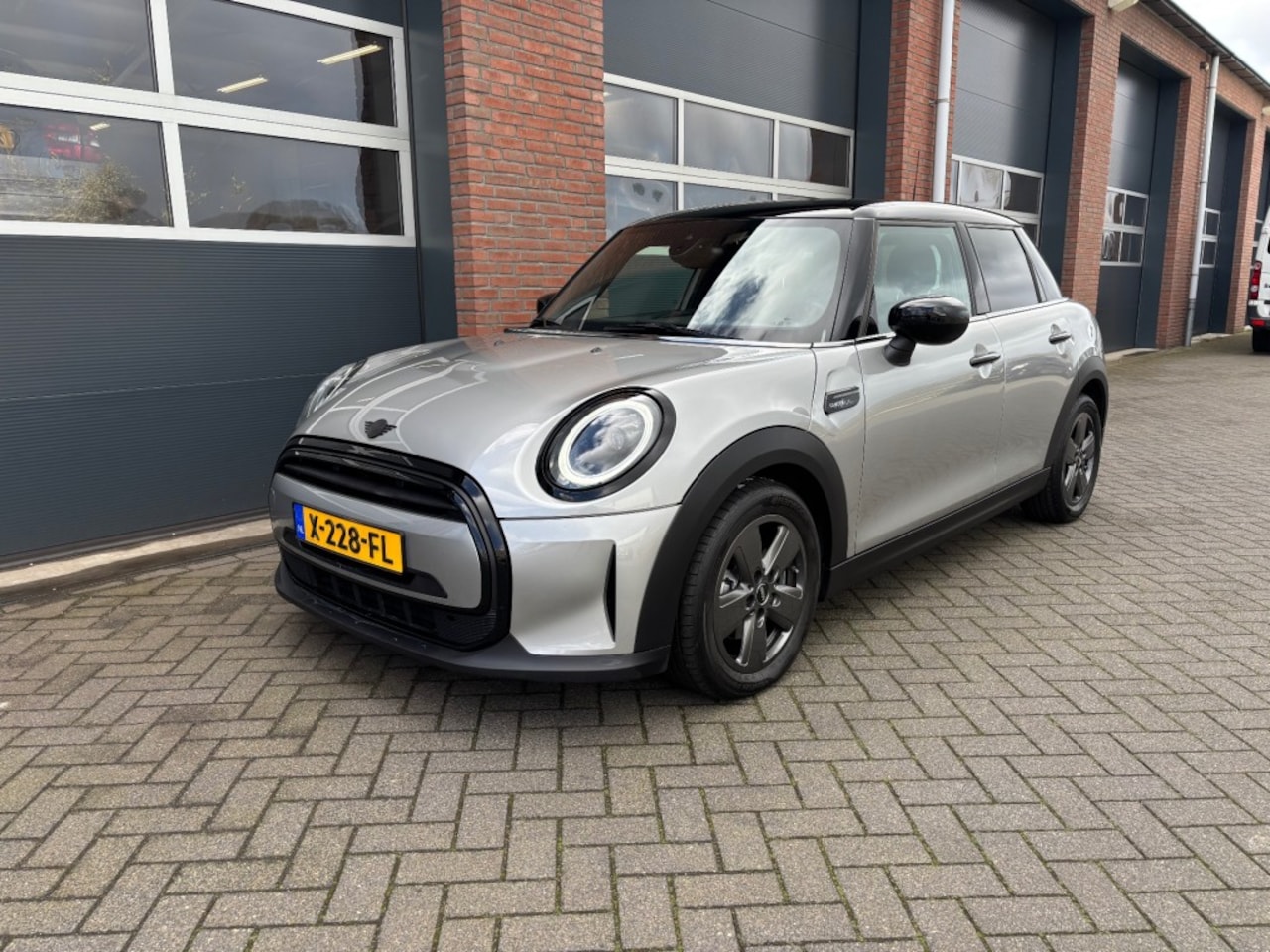 MINI Cooper - 1.5 COOPER CAMDEN - AutoWereld.nl