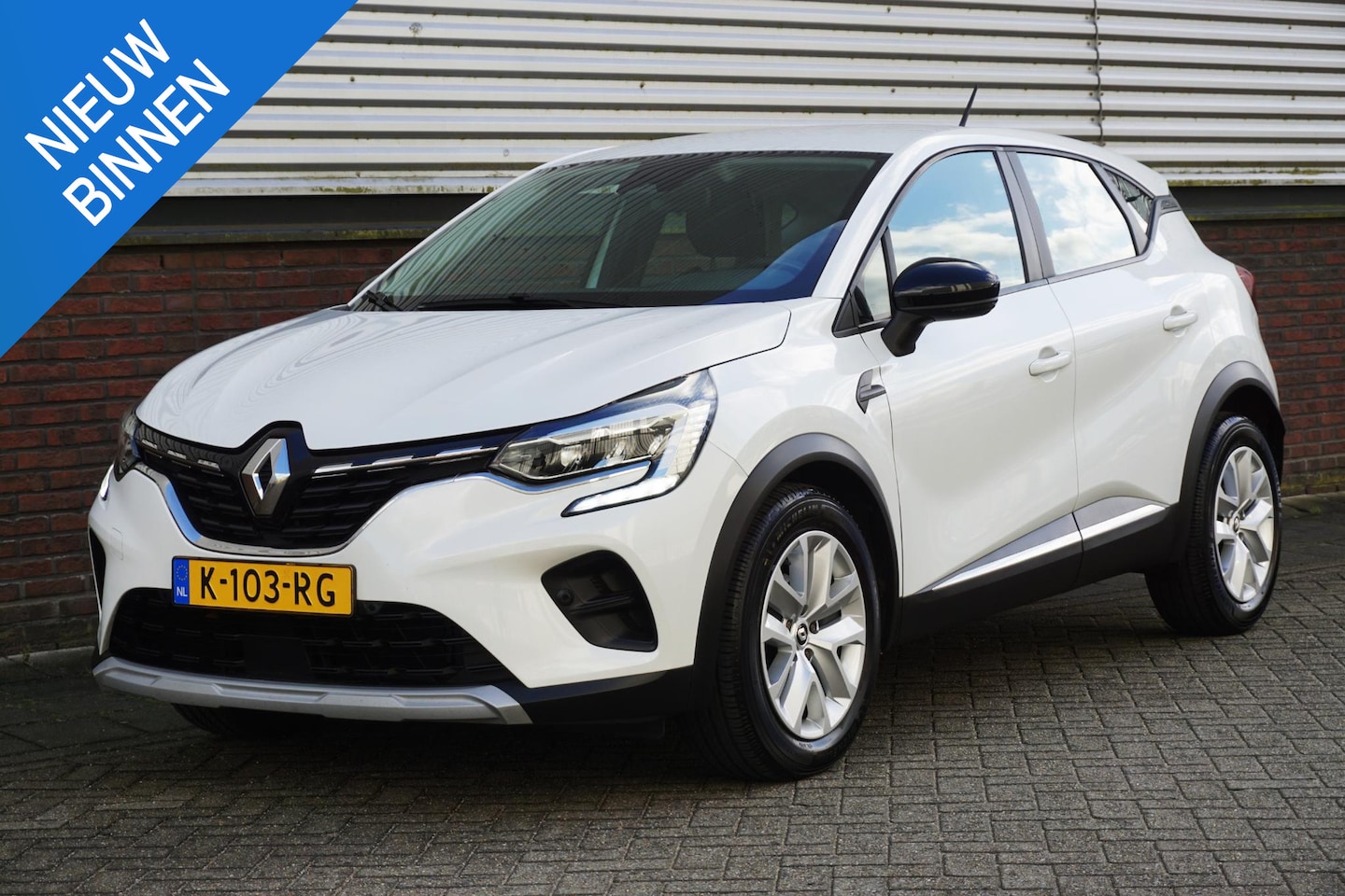 Renault Captur - 1.0 TCe 90 Camera+PDC/Metallic lak/Navigatie/ Michelinbanden, bijna nieuw! - AutoWereld.nl