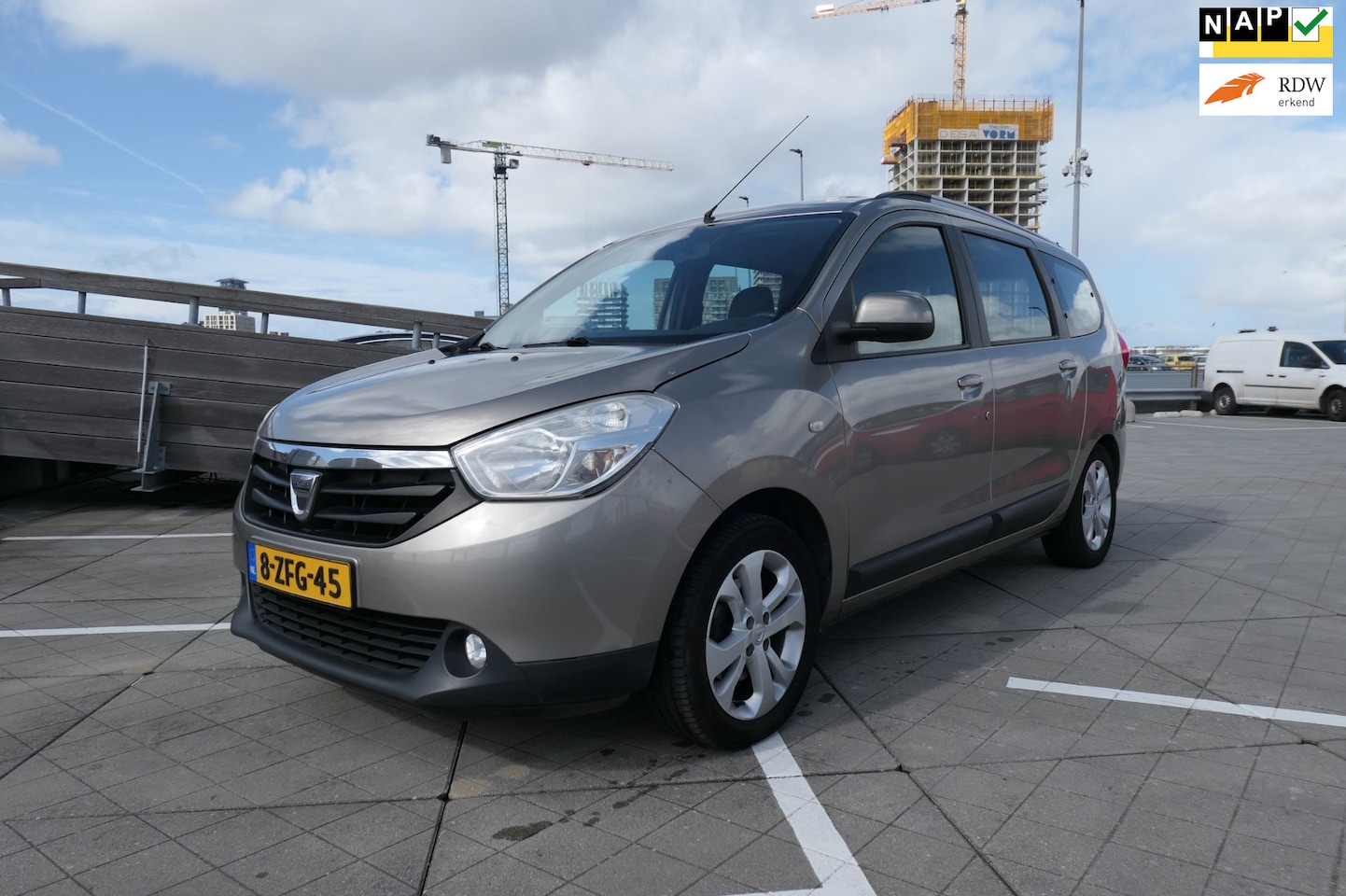 Dacia Lodgy - 1.2 TCe Blackline 7p. 1e eigenaar/Apk/Cruise/Navi/Nap/Bpekjes/Pdc/7-Zitter/Velgen/Leder - AutoWereld.nl