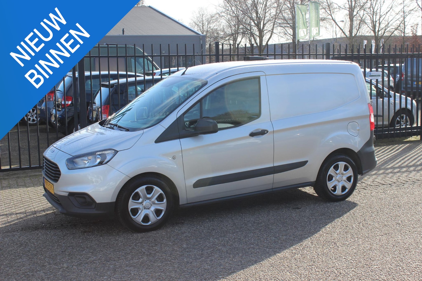 Ford Transit Courier - 1.5 TDCI Trend Duratorq S&S, Navigatie, Airco! - AutoWereld.nl