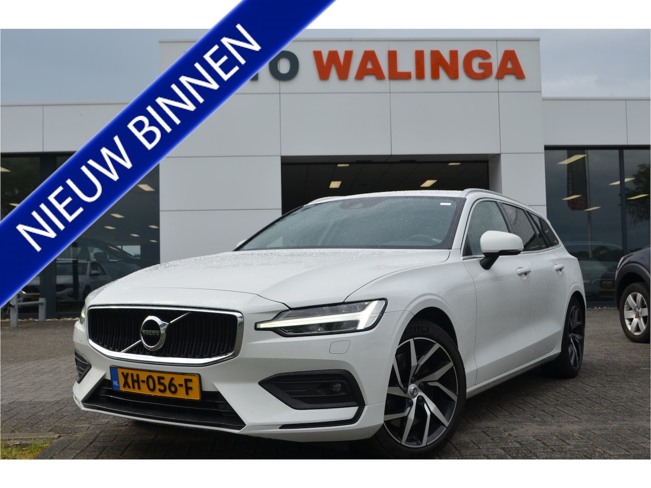 Volvo V60 - 2.0 T5 250pk Momentum Trekhaak 1800kg wegklapb | Drive modus | Carplay | 18'' LMV | Borden - AutoWereld.nl