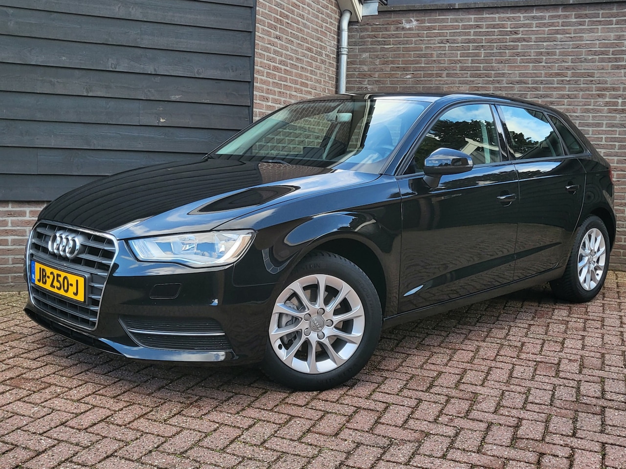 Audi A3 Sportback - 1.2 TFSI Attraction Pro Line - Camera - N.A.P. - AutoWereld.nl