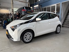 Toyota Aygo - 1.0 VVT-i 72pk 5D x-play | Navigatie | Camera | Airco | NAP | Rijklaar prijs