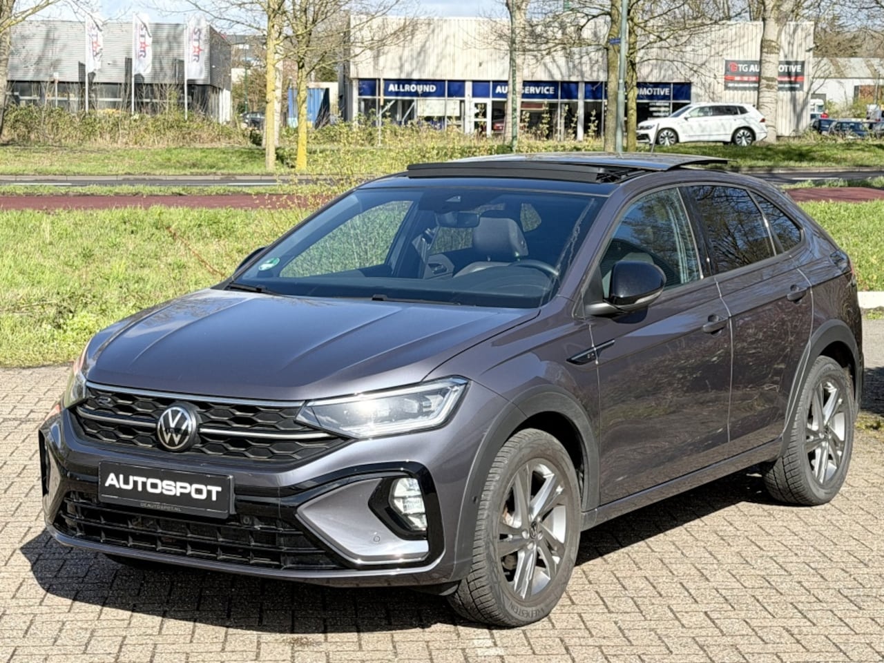 Volkswagen Taigo - 1.0 TSI R-Line DSG Pano IQ Light ACC Virtual Trekhaak - AutoWereld.nl