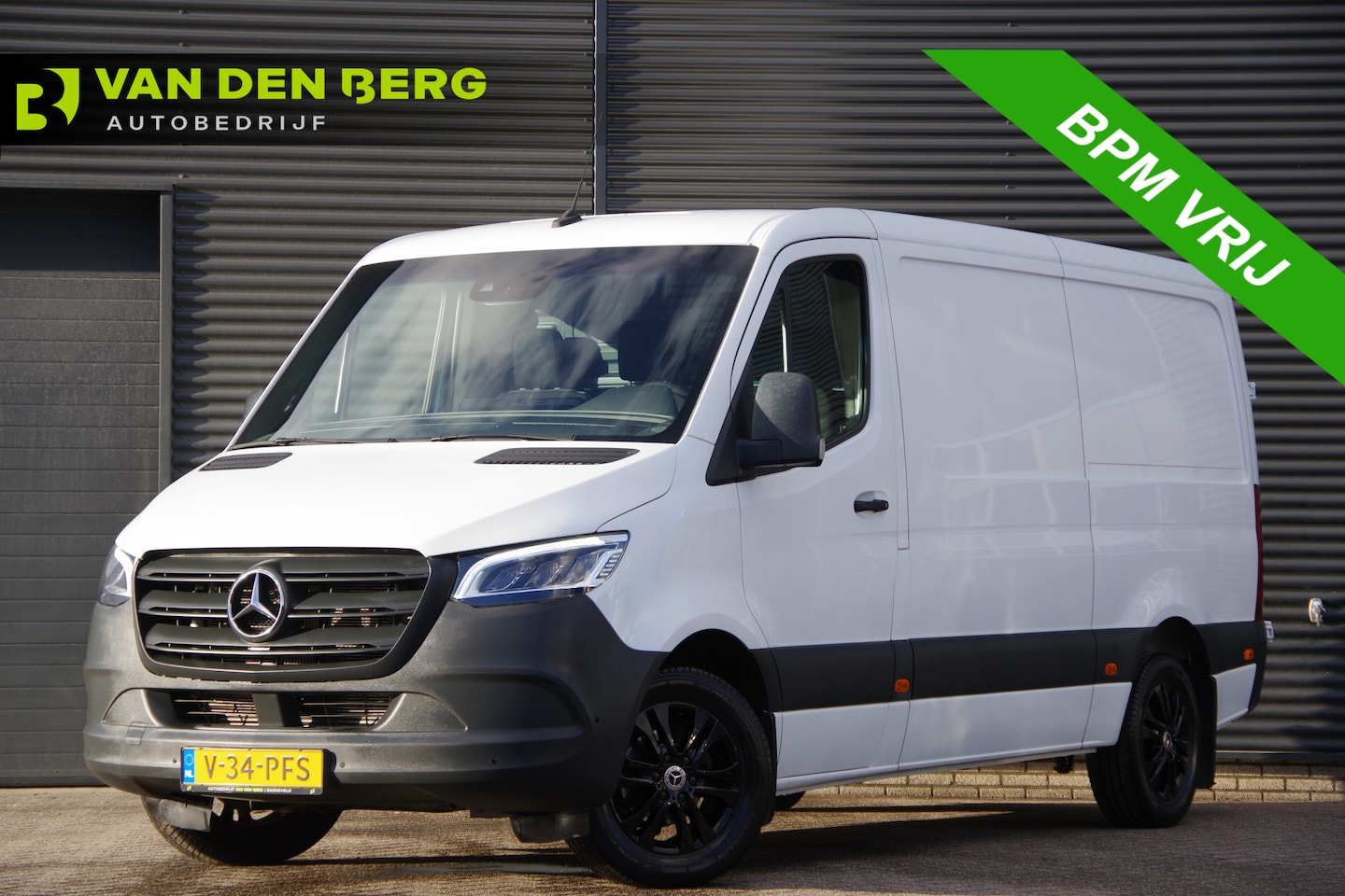Mercedes-Benz Sprinter - 319 3.0 CDI V6 L2H1 AUT. LED, 2.8T TREKHAAK, STANDKACHEL, CAMERA, NAVI, CLIMA - AutoWereld.nl