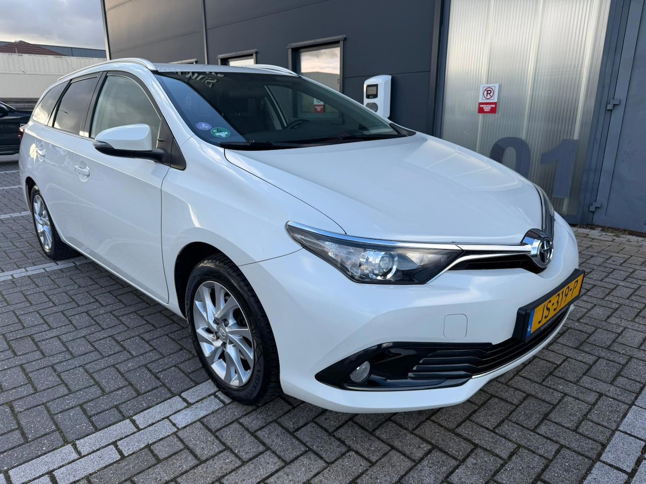 Toyota Auris Touring Sports - 1.2T Aspiration Limited - AutoWereld.nl