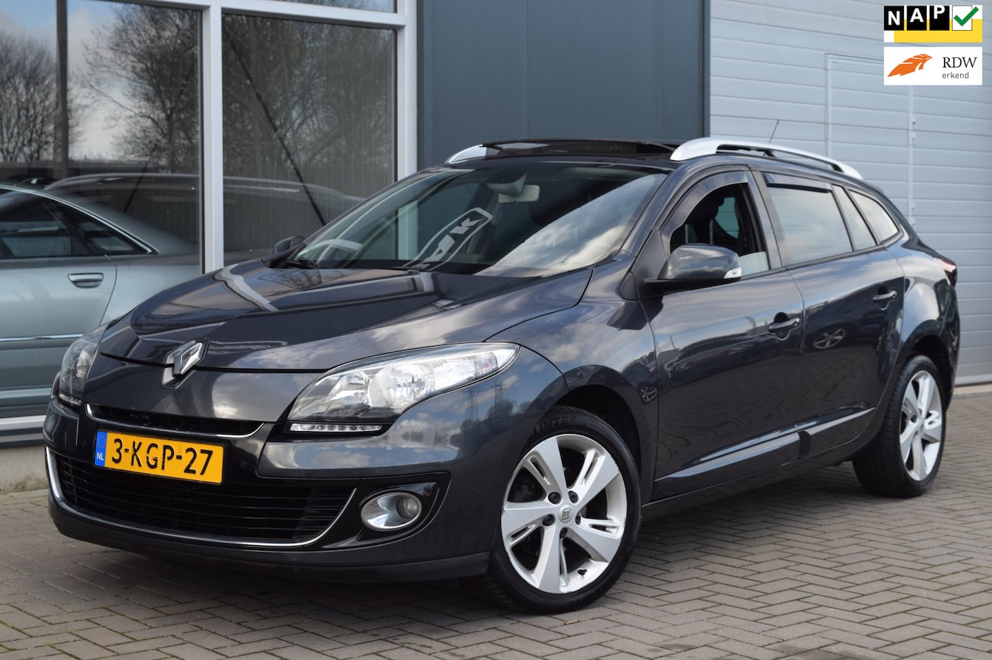 Renault Mégane Estate - 1.2 TCe Collection | Panoramadak | Clima | Cruise | NAP + APK 5-2027 - AutoWereld.nl