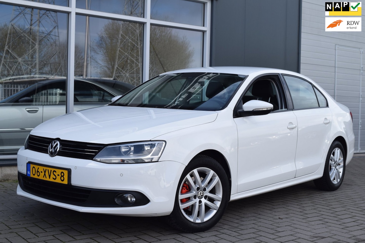 Volkswagen Jetta - 1.2 TSI Comfort Executive Line | Clima | Navi | PDC | APK 4-2027 - AutoWereld.nl