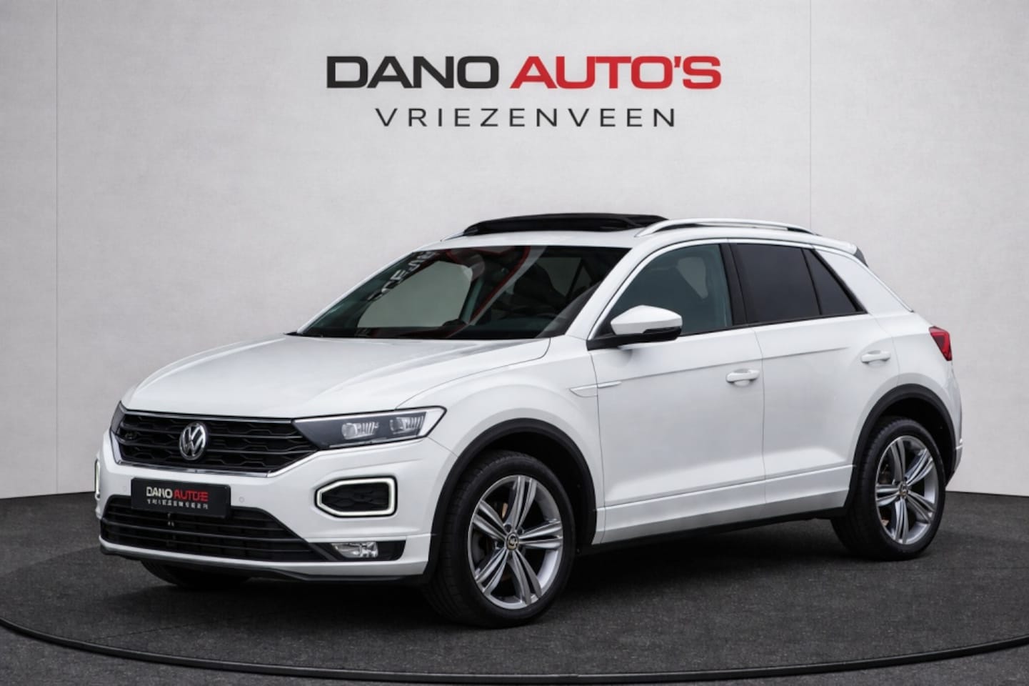 Volkswagen T-Roc - 1.5 TSI DSG R-Line Pano/Camera/LED/Trekhaak - AutoWereld.nl