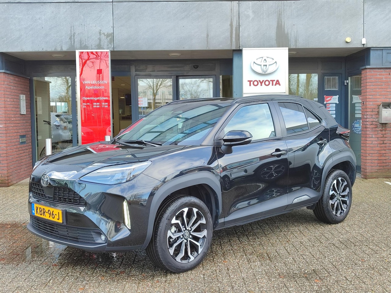 Toyota Yaris Cross - 1.5 Hybrid 115 FIRST EDITION STOEL/STUURVERW KEYLESS LED 17'' LM-VELGEN CAMERA NAVI CLIMA - AutoWereld.nl