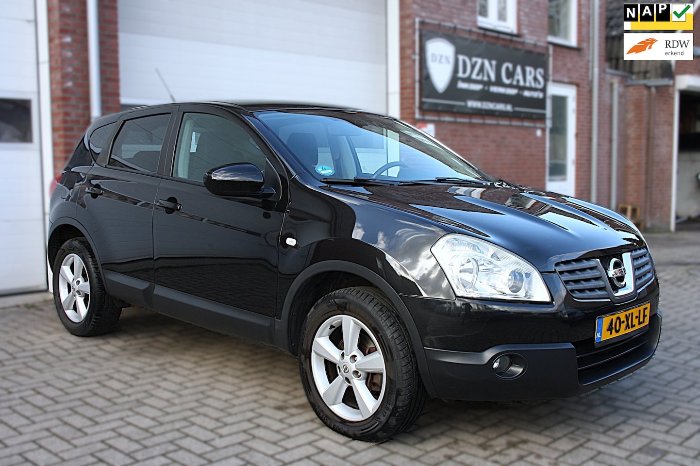 Nissan Qashqai - 1.6 Acenta | NAP| Airco | Cruise control |Zwart | 17 inch Lm Velgen - AutoWereld.nl