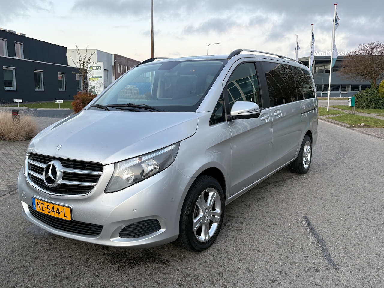 Mercedes-Benz V-klasse - 200d Lang 7 Zitter Navi Inclusief btw - AutoWereld.nl