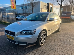 Volvo S40 - 1.6 - MET 113.000KM - CRUISECONTROLE - NETJES