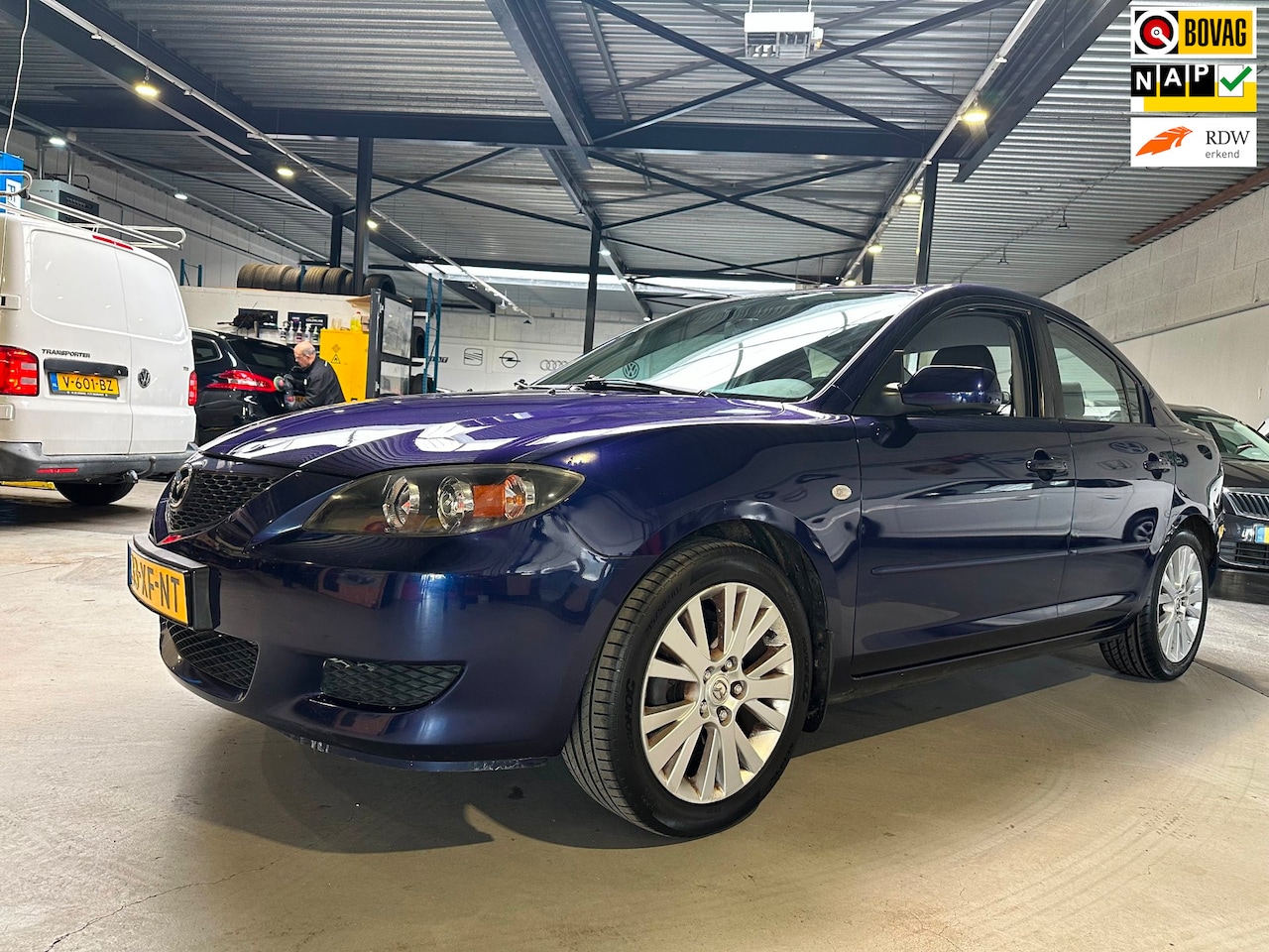 Mazda 3 - 1.6 Touring/Carplay/trekhaak/Airco/Apk nieuw bij aflevering/2x sleutels - AutoWereld.nl