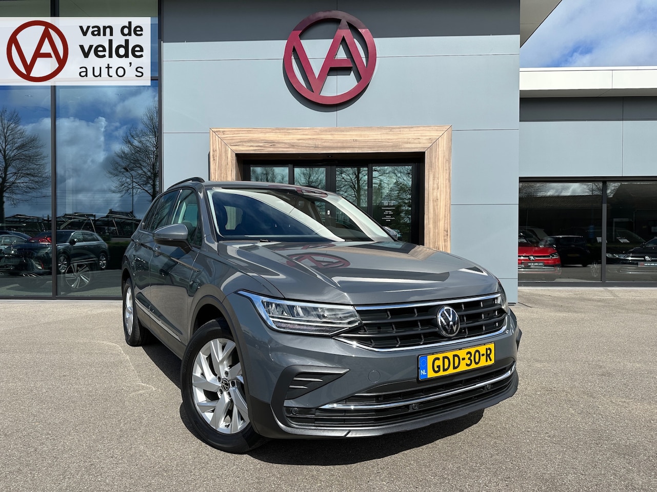 Volkswagen Tiguan - 1.5 TSI 150pk DSG Life | Trekhaak | Standkachel | Ergo stoel | Camera | Carplay | Rijklaar - AutoWereld.nl