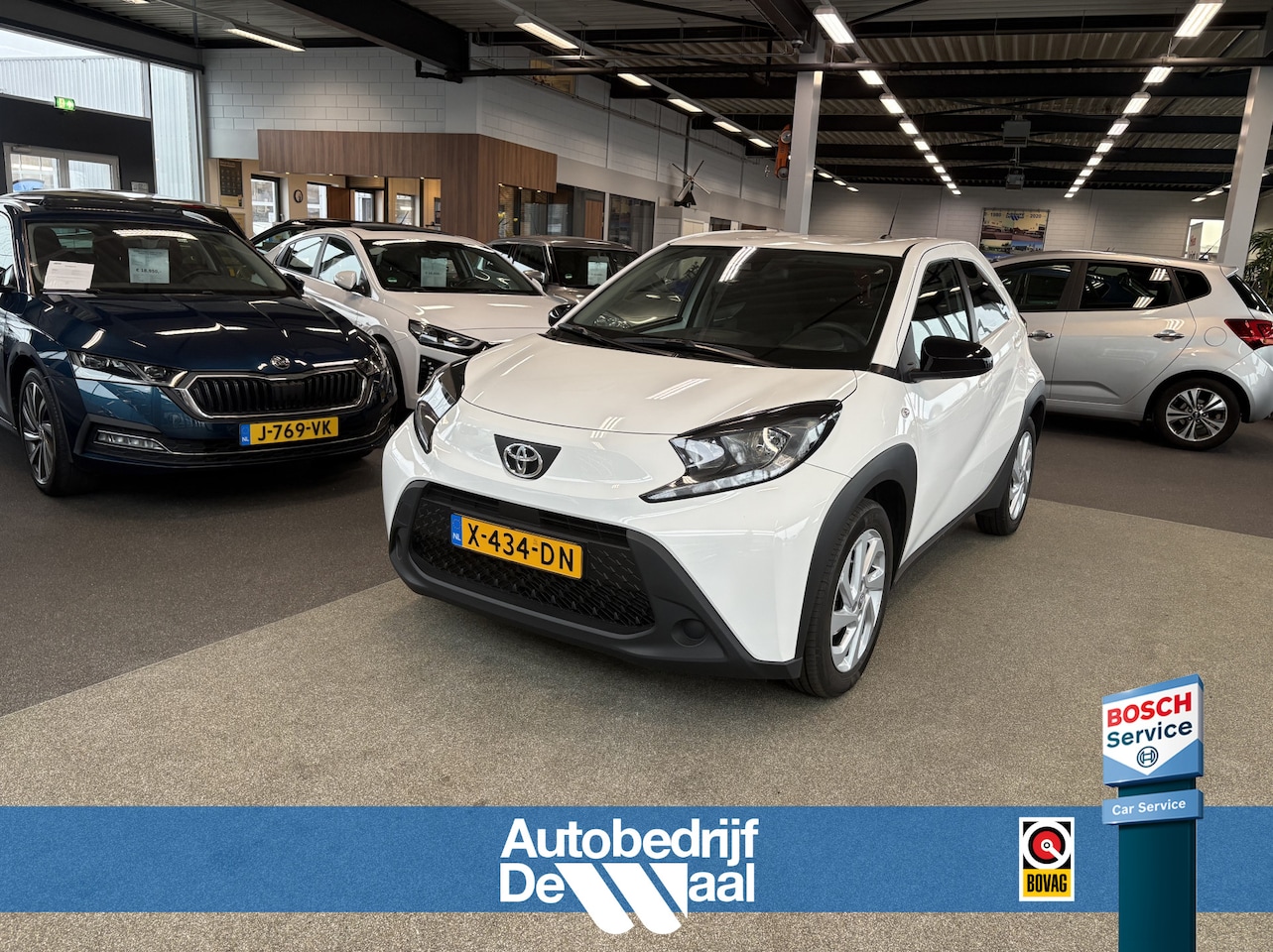 Toyota Aygo X - 1.0 VVT-i 73pk Play 5-drs. CAMERA/CARPLAY/ADAPT.CRUISE/17INCH - AutoWereld.nl