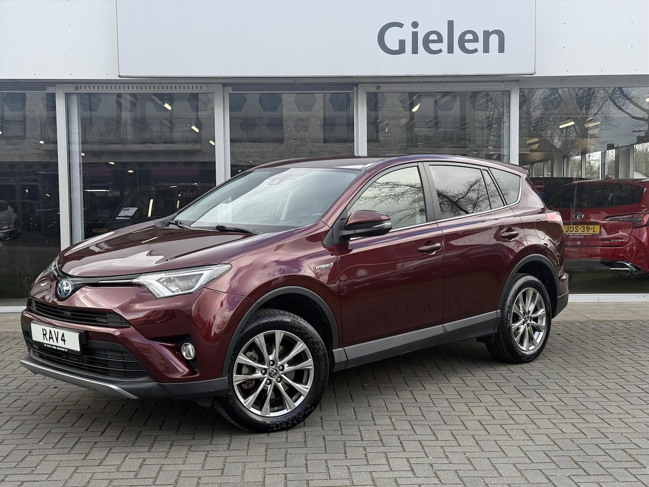 Toyota RAV4 - 2.5 Hybrid AWD Style | Trekhaak, Navigatie, 18 inch, Keyless, Parkeersensoren, Stoelverwar - AutoWereld.nl