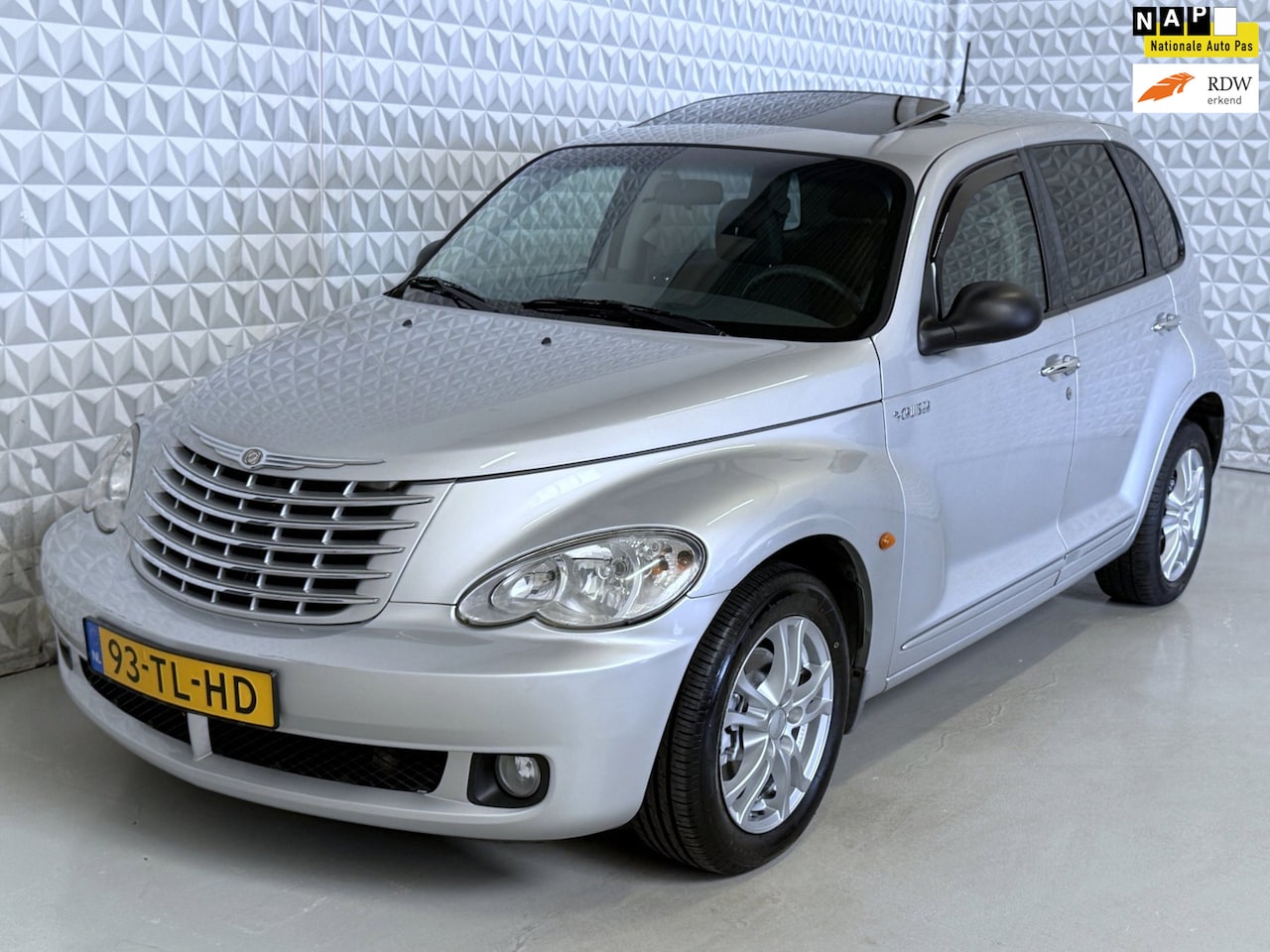 Chrysler PT Cruiser - 2.4i Limited AUTOMAAT / 156.000km(2006) - AutoWereld.nl