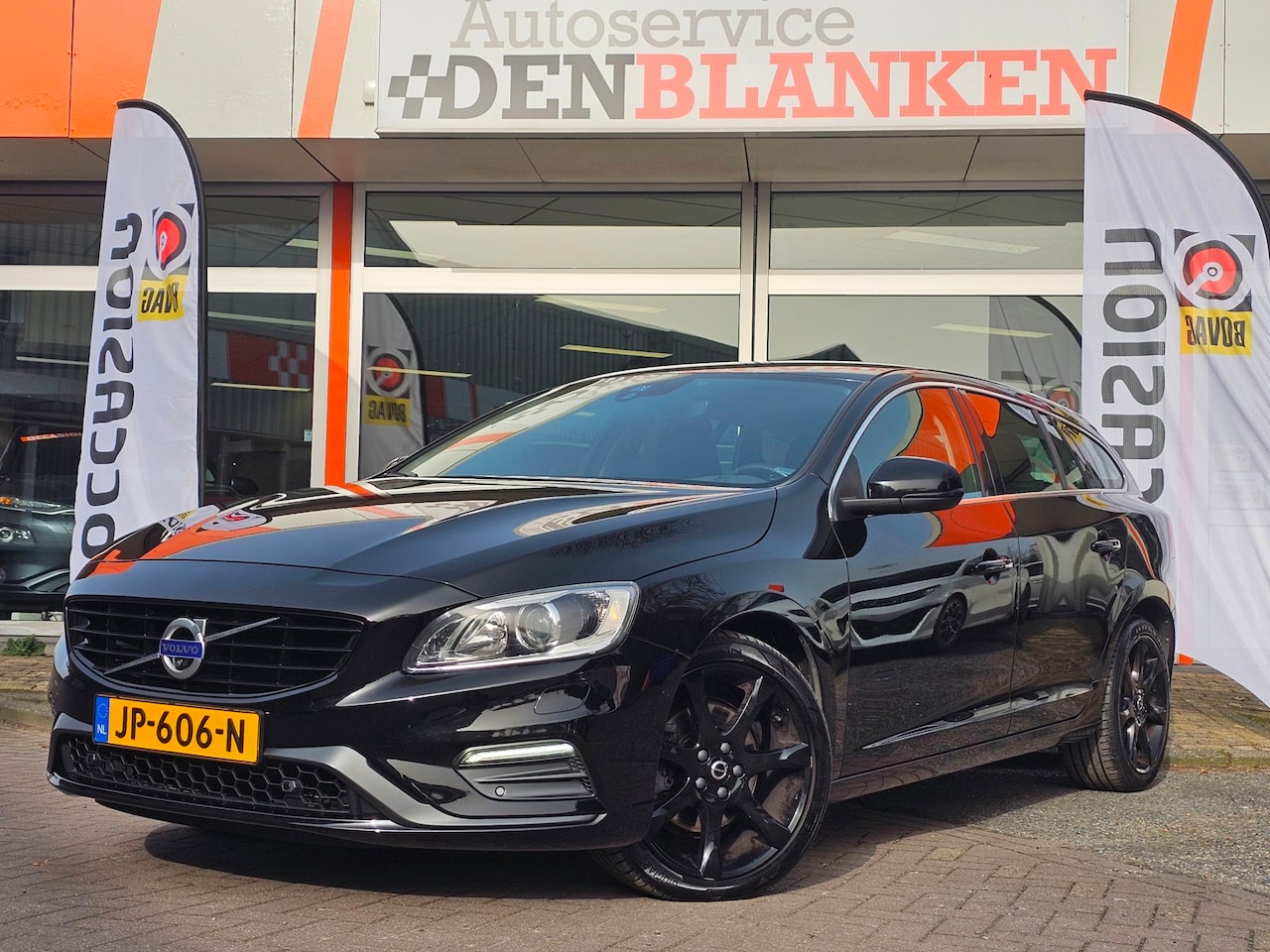 Volvo V60 - 2.0 T3 Nordic+ BJ.2016 / Navi / Xenon / Standkachel / Clima / Pdc / 18"Lmv !! - AutoWereld.nl