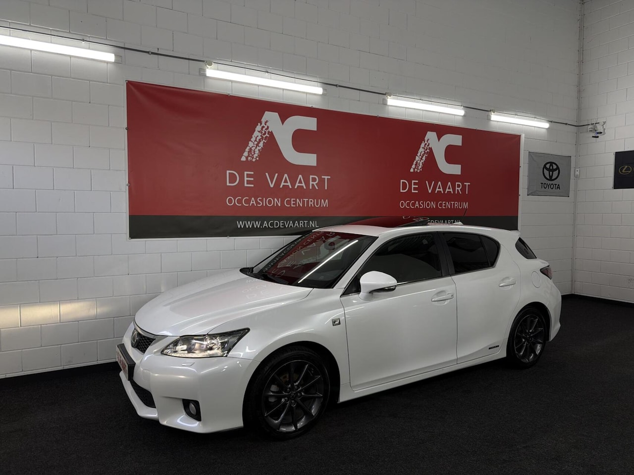 Lexus CT 200h - F-Sport Line - DAKJE/NAVI/CAMERA/STOELVERWARM - AutoWereld.nl