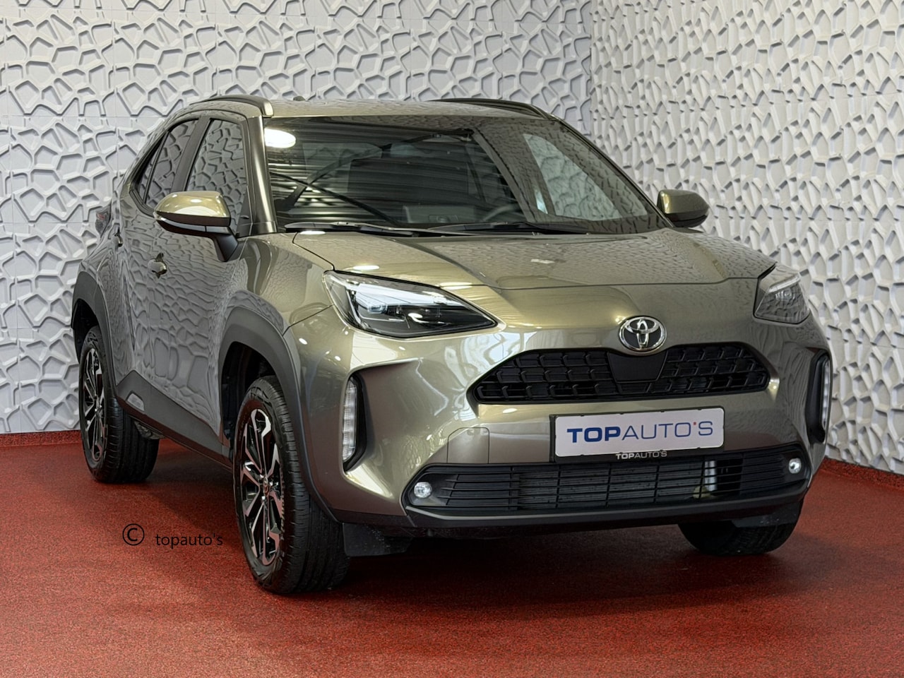 Toyota Yaris Cross - 1.5 HYBRID DYNAMIC STOEL/STUUR VERW. 17''LMV KEYLESS CAMERA LED ZWARTE HEMEL ✅ Top Auto's - AutoWereld.nl
