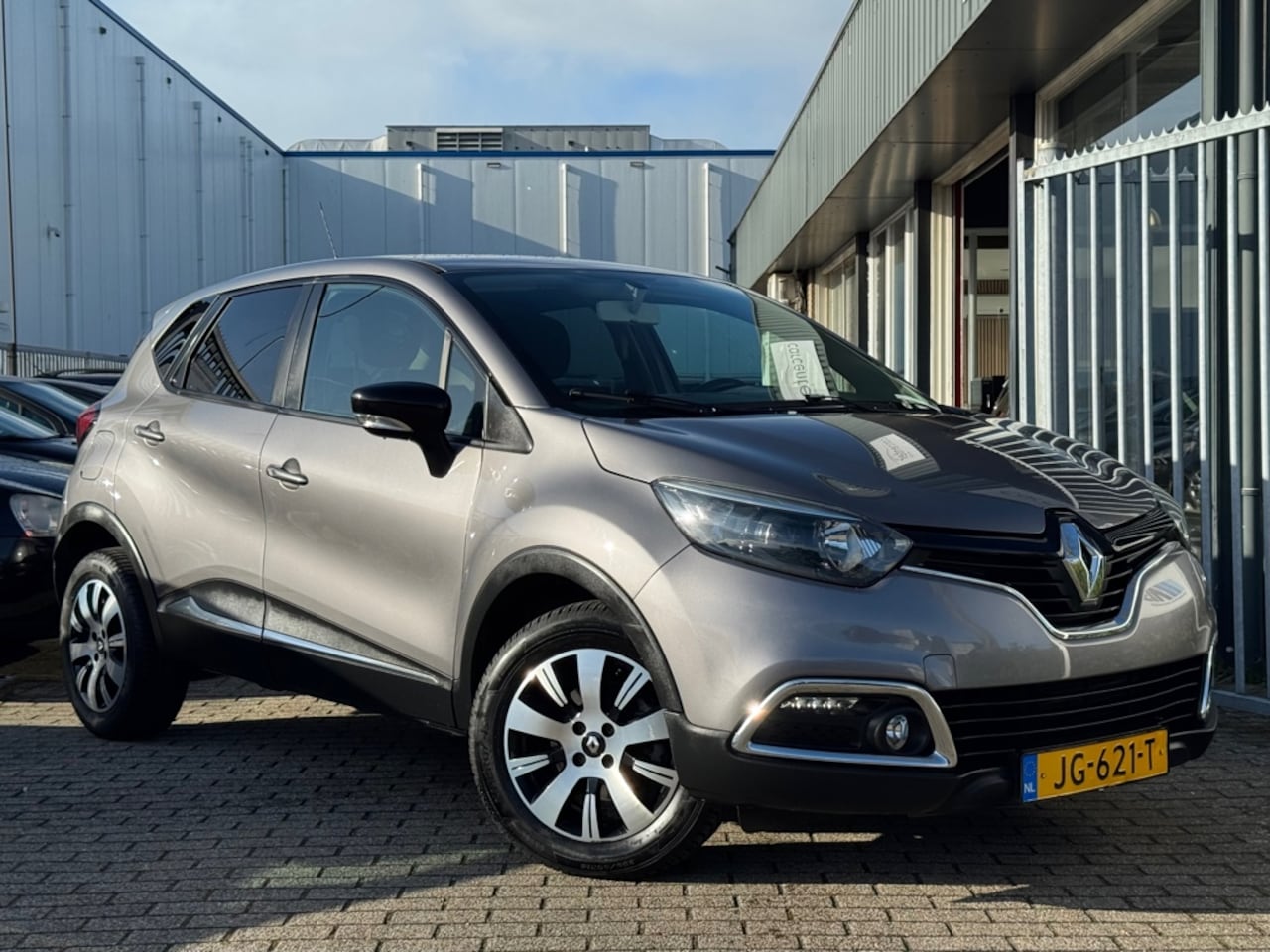 Renault Captur - 1.5 dCi Expression Cruise Airco NAP APK Grijs - AutoWereld.nl