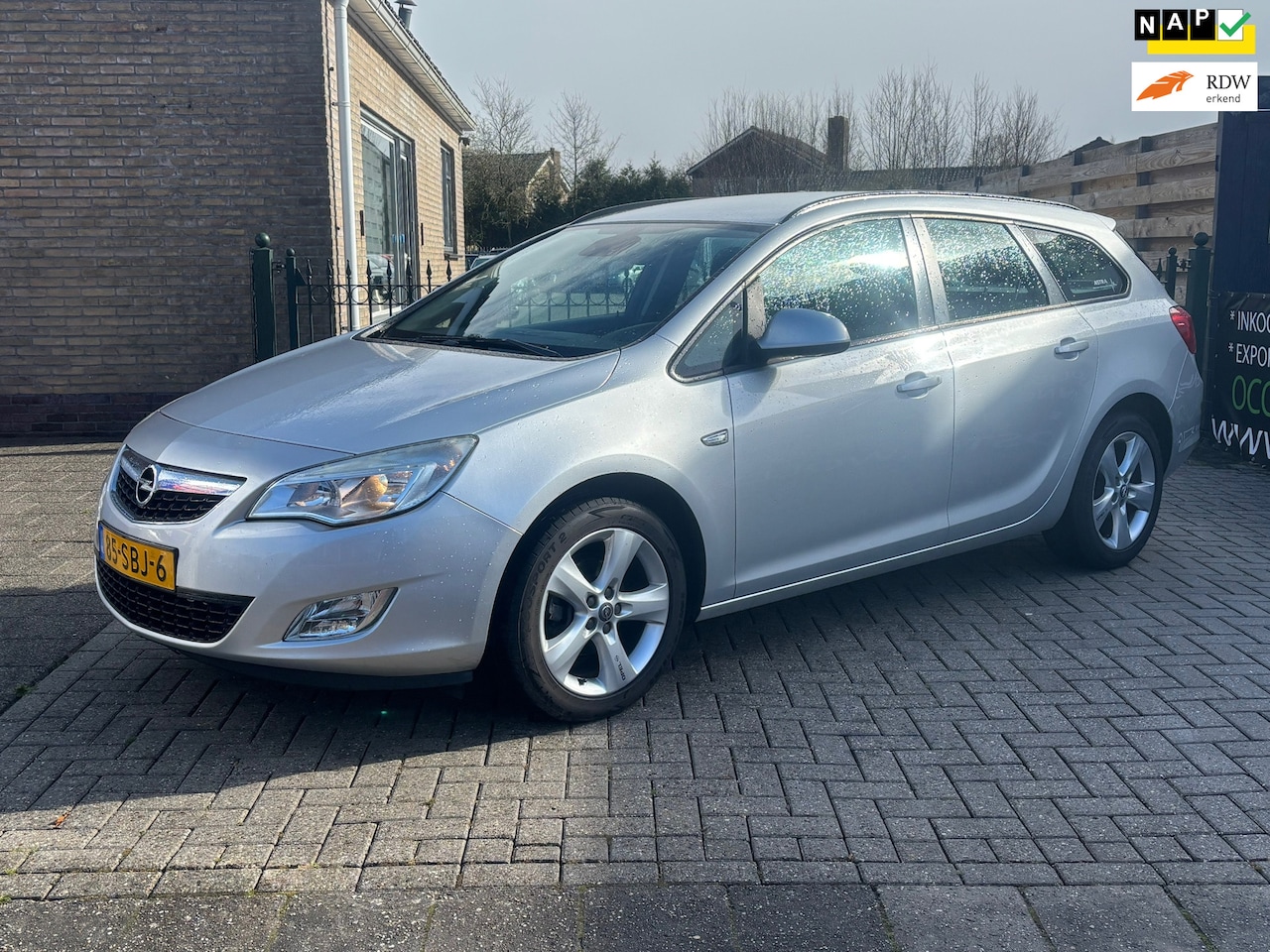 Opel Astra Sports Tourer - 1.4 Edition keurige auto met onderhoudboekjes aanwezig oa airco, clima, cruise, trekhaak - AutoWereld.nl