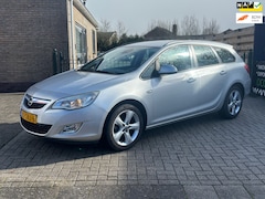 Opel Astra Sports Tourer - 1.4 Edition keurige auto met onderhoudboekjes aanwezig oa airco, clima, cruise, trekhaak