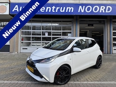 Toyota Aygo - 1.0 VVT-i x-play 81545KM NAP | Airco | LED dagrijverlichting | Achteruitrijcamera | Blueto