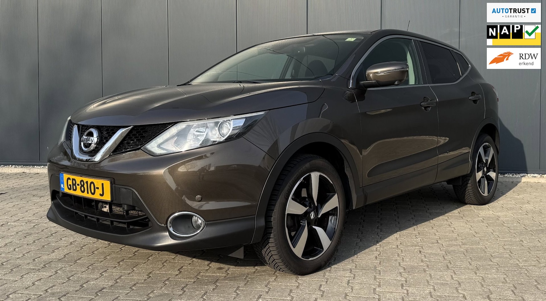 Nissan Qashqai - 1.2 Connect Edition Airco cruise Trekhaak Navi Camera - AutoWereld.nl
