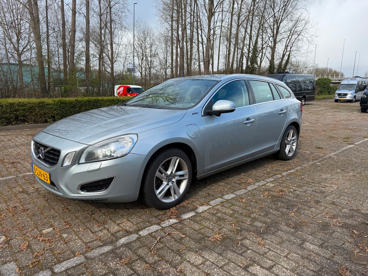 Volvo V60 - 2.4 D6 AWD Plug-In Hybrid Pure Limited Leder Trekhaak Cruise - AutoWereld.nl