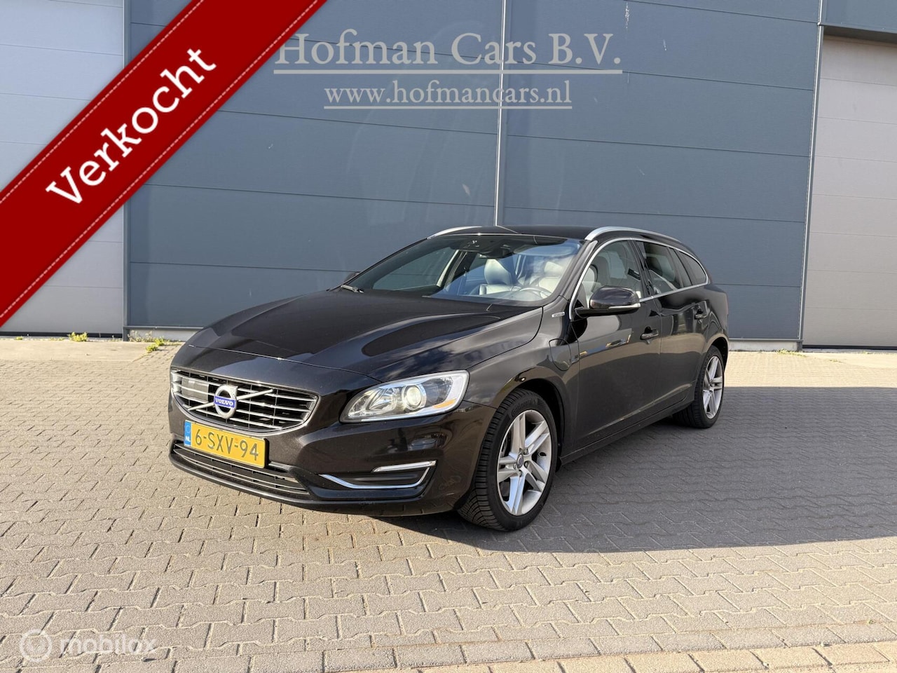 Volvo V60 - 2.4 D6 AWD Plug-In Hybrid Summum TREKHAAK - AutoWereld.nl