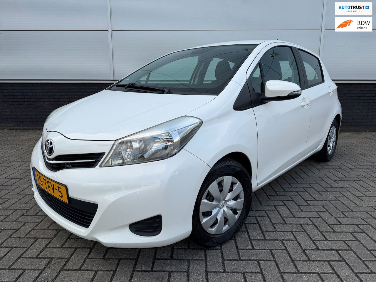 Toyota Yaris - 1.0 VVT-i Aspiration 5drs Airco - isofix - camera - bluetooth - 1e eigenaar - AutoWereld.nl