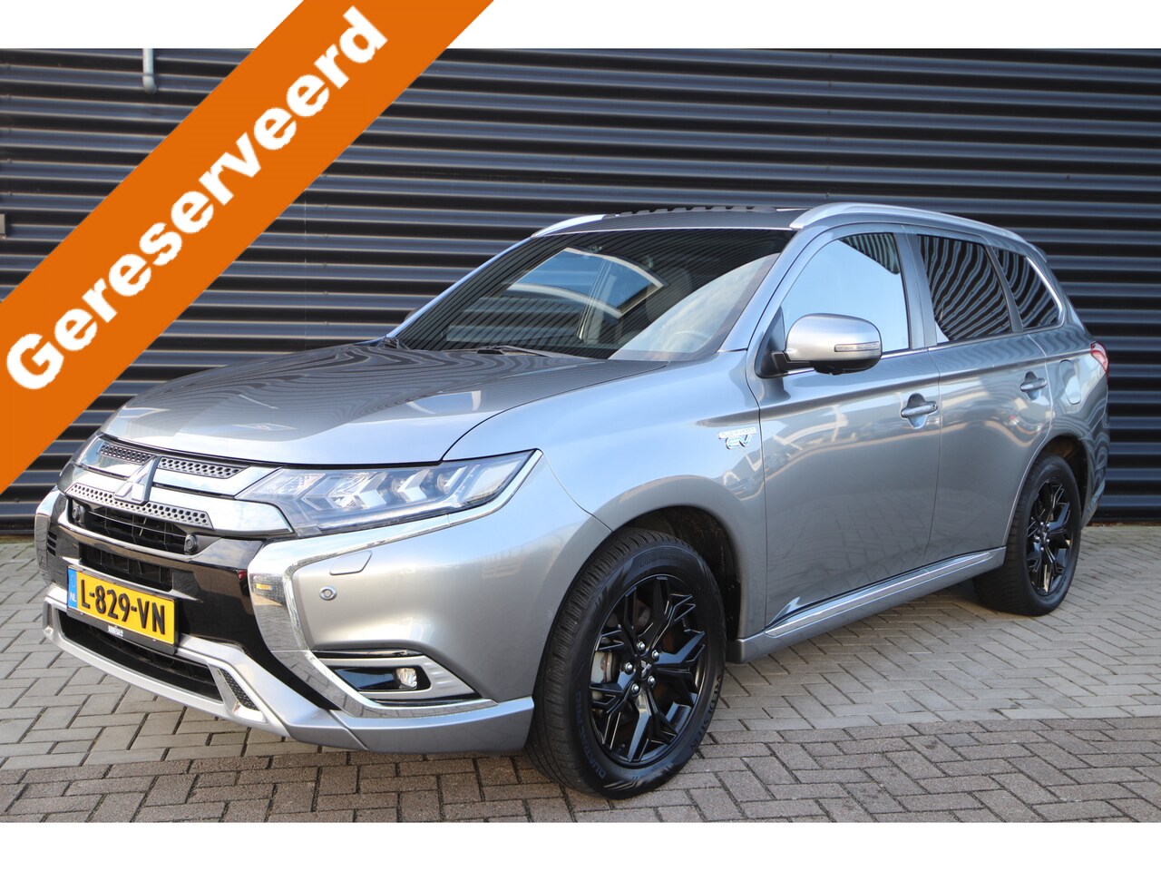 Mitsubishi Outlander - 2.4 PHEV Instyle Opendak, Adaptive Cruise, Trekhaak - AutoWereld.nl