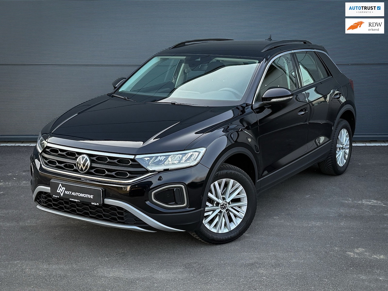 Volkswagen T-Roc - 1.0 TSI Life Business 1.0 TSI Life Business, Stuurverwarming, Stoelverwarming, ACC, Lane Assist - AutoWereld.nl