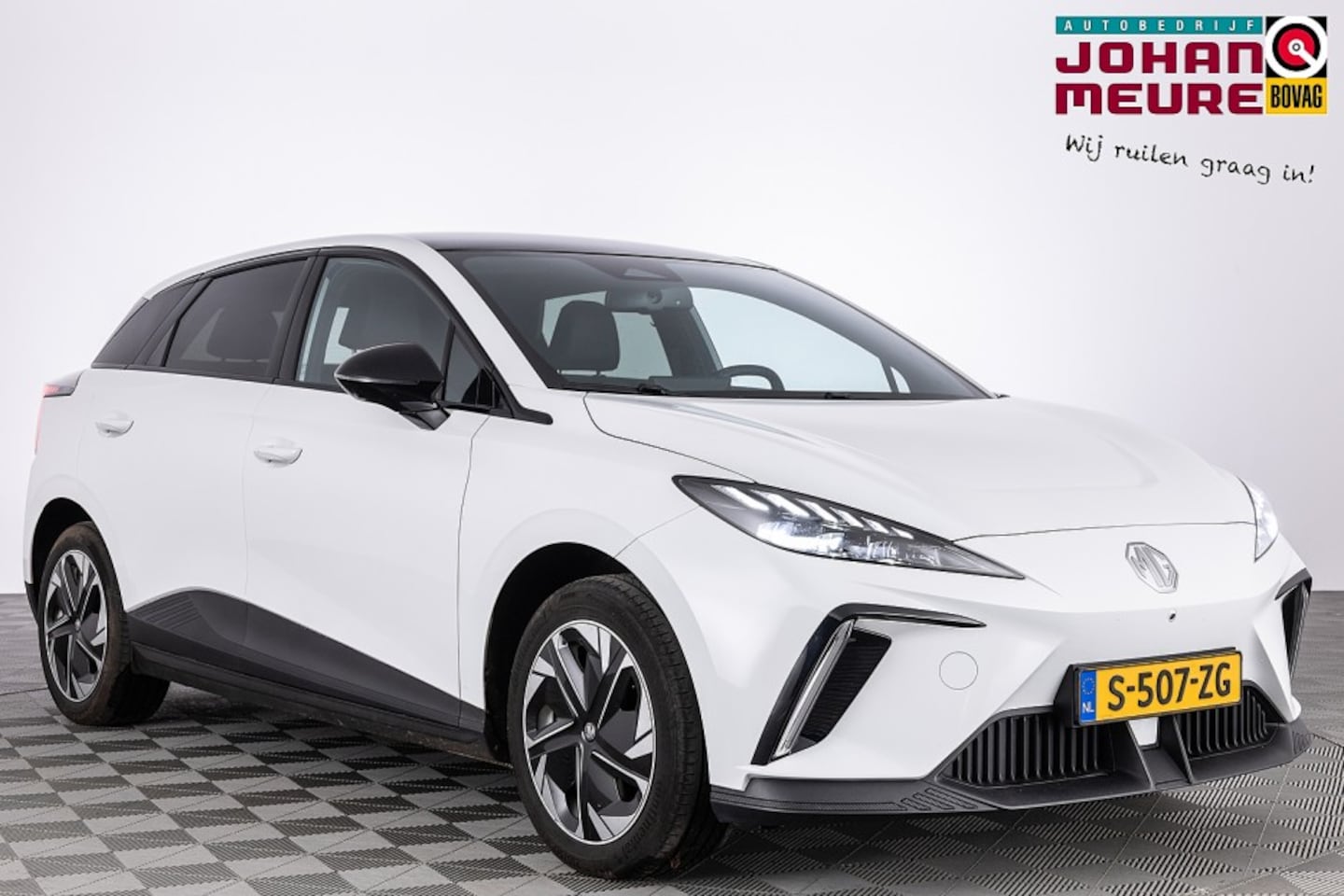 MG MG4 - Luxury 64 kWh ✅ 1e Eigenaar - AutoWereld.nl
