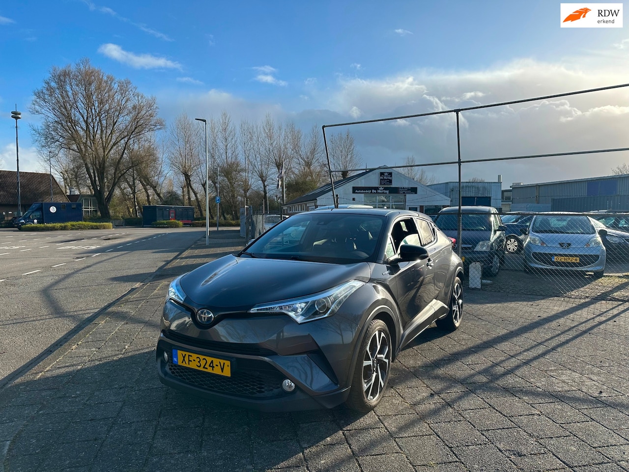 Toyota C-HR - 1.8 Hybrid Bi-Tone Stoelverwarming Sfeer Vol Leder Vol historie Camera!!! - AutoWereld.nl