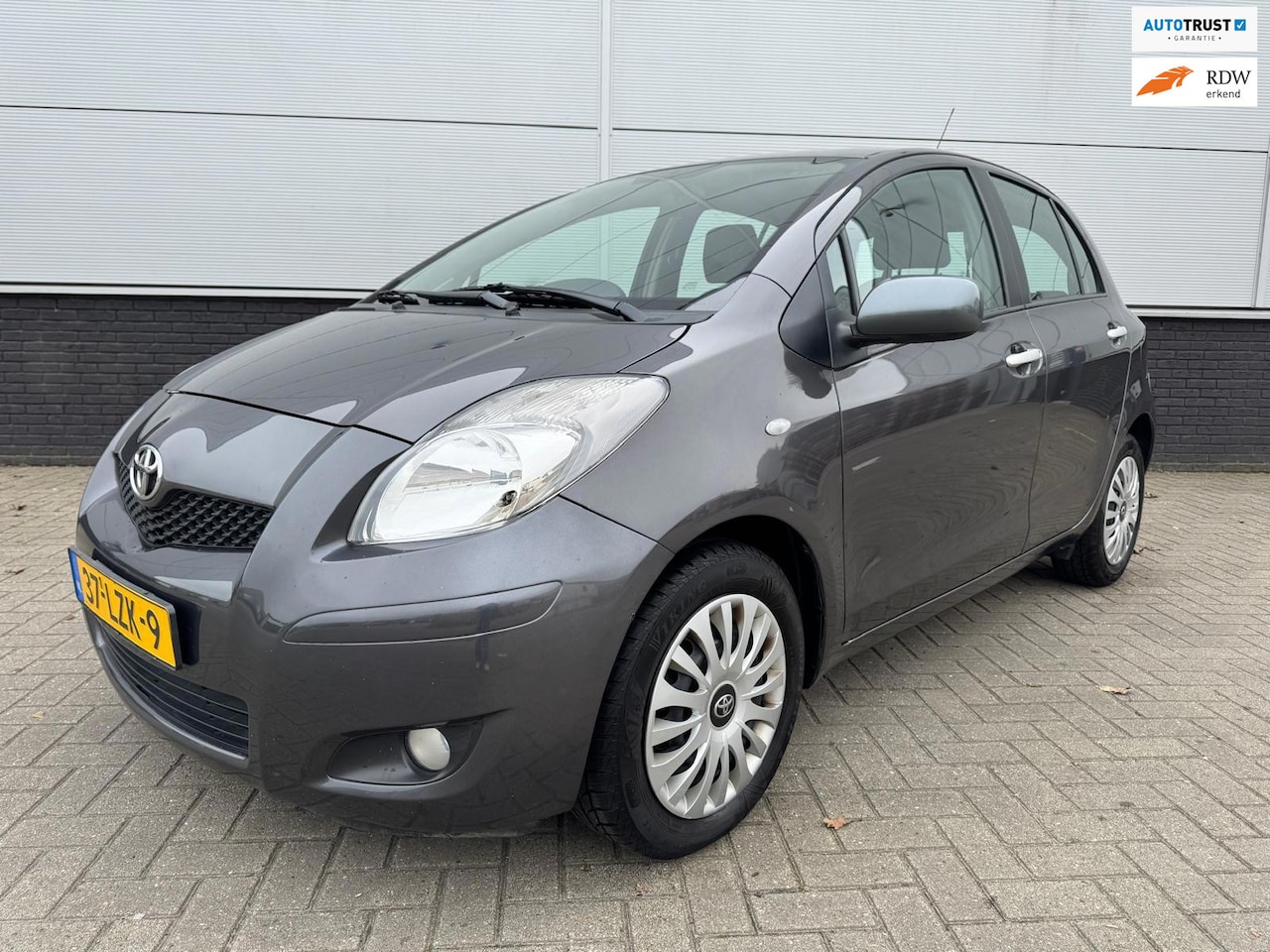 Toyota Yaris - 1.3 VVTi Aspiration 5drs Automaat - clima - navi - isofix - bluetooth - NAP - AutoWereld.nl