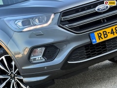 Ford Kuga - 1.5 EcoBoost 150pk ST Line - Magnetic Grey - Winterpakket/Panorama/Trekhaak
