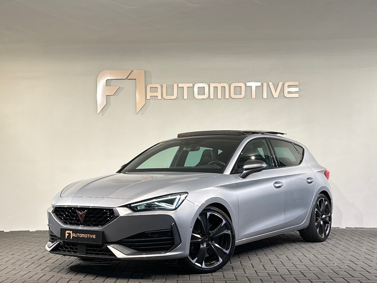 CUPRA Leon - 2.0 TSI VZ 300PK Pano|Memory|Sfeer|Keyless|Beats - AutoWereld.nl