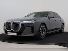 BMW 7-serie - 750e xDrive M Sport Automaat / Panoramadak Sky Lounge / Trekhaak / Massagefunctie / Bowers