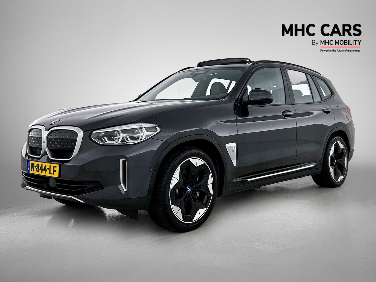 BMW iX3 - High Executive 80 kWh | Leder | Panoramadak | Trekhaak | - AutoWereld.nl