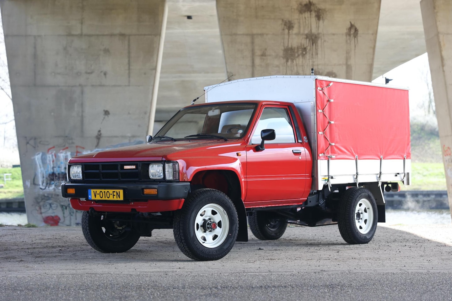 Toyota HiLux - 2.0 4WD 3Y Feuerwehr - AutoWereld.nl