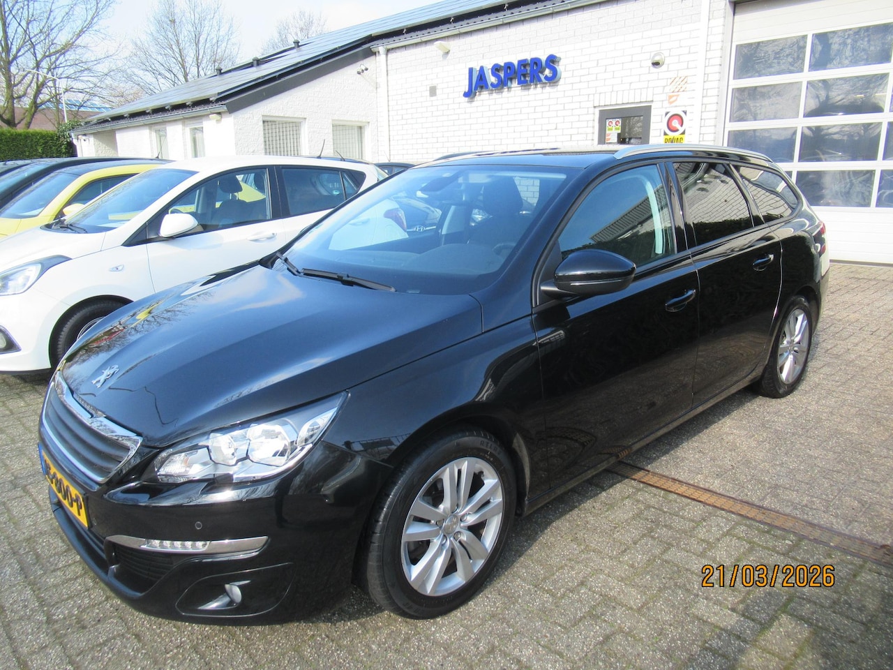 Peugeot 308 SW - 1.2 PureTech Blue Lease Executive navigatie - AutoWereld.nl