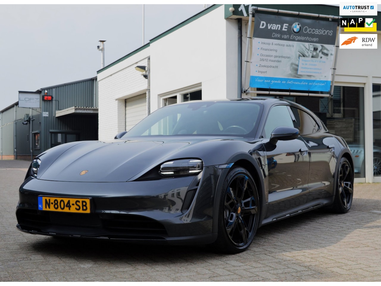 Porsche Taycan Cross Turismo - 4 93 kWh 1eig.|Luchtvering|21"|btw|Sportchrono|dual view - AutoWereld.nl